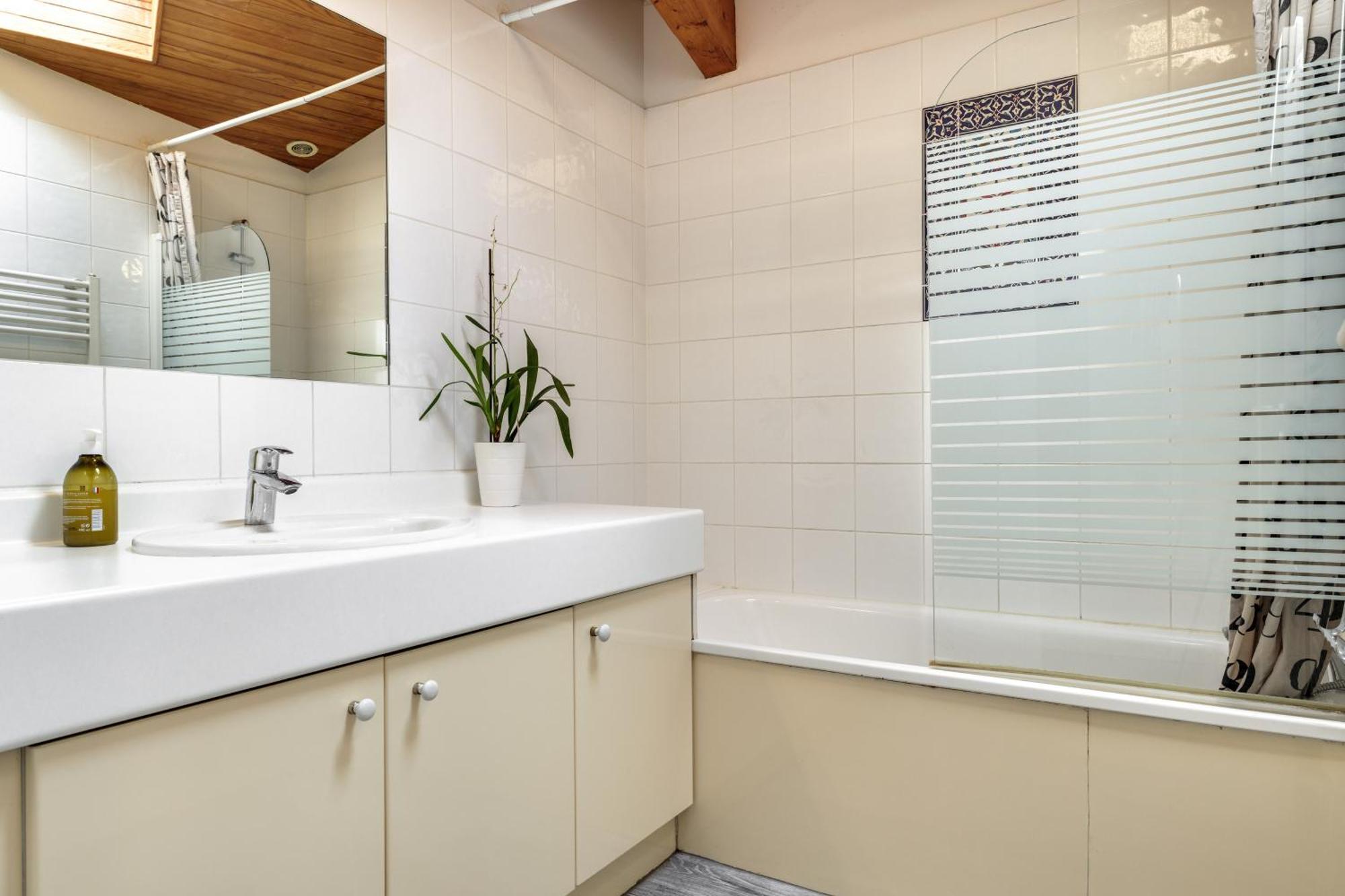 A Bordeaux, Climatisee Avec Billard Holiday home